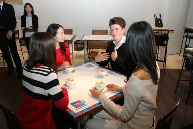 フリートーキングテーブル