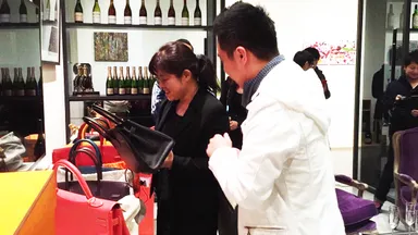 少しでも良い品を集めたいバイヤーと、高く売りたい顧客