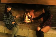 宿泊客向けのふれあいプログラムでは暖炉で焼きマシュマロが楽しめる(休暇村日光湯元)