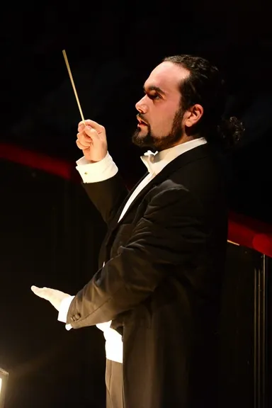 指揮：F.I.チャンパ