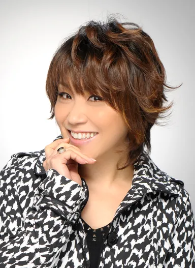 特別専任講師をつとめる マルチタレント松本梨香