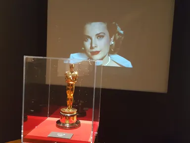 1955年に受賞したオスカー像