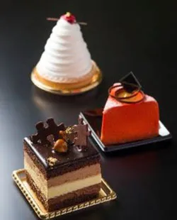 （奥）ホワイトフロマージュ （中央）塩バニラキャラメル （手前）トロワショコラ