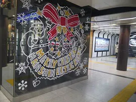 ＜神戸三宮駅の装飾（昨年）＞