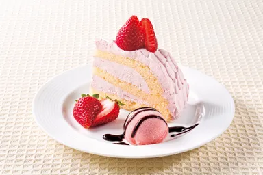 苺のケーキ　シャーベット添え