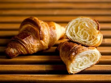 総合大賞3連覇　ブーランジュリー カルヴァ「プラチナ クロワッサン」