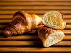 総合大賞3連覇　ブーランジュリー カルヴァ「プラチナ クロワッサン」