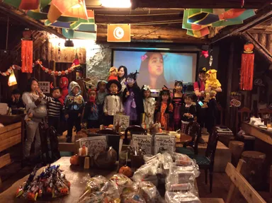 こども食堂＆こども寺子屋　ハロウィンパーティーの様子