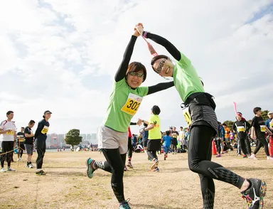 仲間と襷を繋ぐリレーマラソン