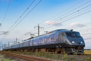 夜景ラッピングトレイン