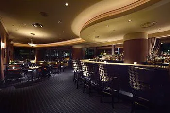 カフェバー「トラックス」