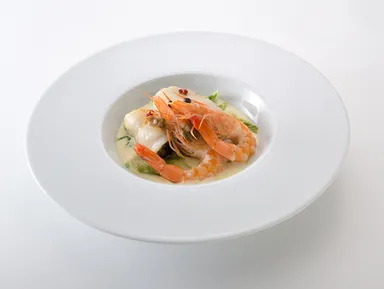 舌平目で巻いた牡蠣　天使の海老と白菜のエチュベ添え