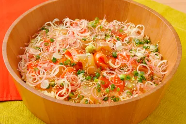 鯛とサーモンの黒酢飯ちらし寿司