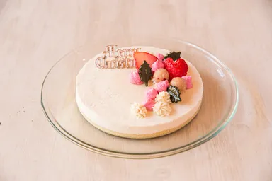 チーズ、乳製品不使用のRaw クリスマスレアチーズケーキ　￥4,200