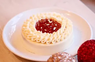 クリスマスケーキ　グルテンフリーラズベリーバニラ　￥4,200