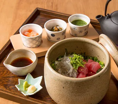 三崎マグロと湘南生しらすのおひつごはん