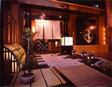 活動拠点の寿司店の外観