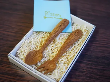 地域材を使ったベビースプーン＆フォークセットをまちづくり案として提案いただきました