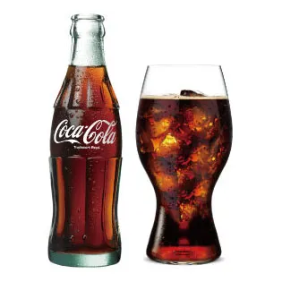 リーデル社のグラスで味わうコカ・コーラ