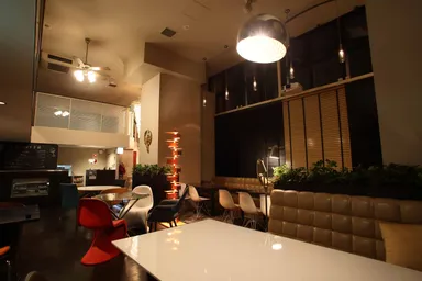 様々なインテリアが楽しい店内