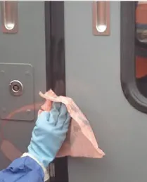 車体の落書きに