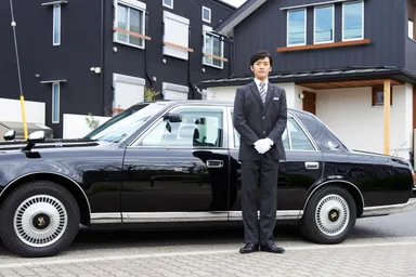 ホスピタリティを磨き上げたドライバーが高級車両ハイヤーでお迎えに上がります