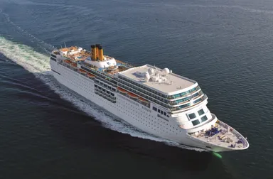 「コスタ ネオロマンチカ」号