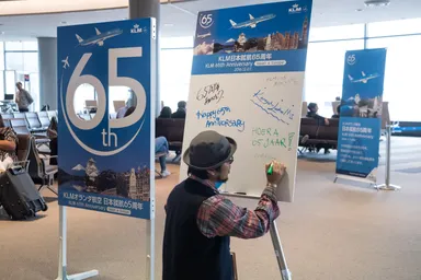 多言語で書かれたお祝いのメッセージ