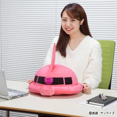 ひとやすみヘッドクッション シャアザク 使用イメージ