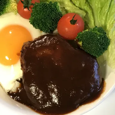 白馬ーグ　調理例　ロコモコ丼