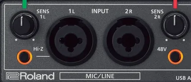 XLRコンボ・ジャック採用の入力部。ギターやベースを直接挿入できるHi-Z入力やコンデンサー・マイク用のファンタム電源に対応
