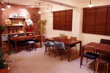 ゆったりとしたテーブルは伸縮する可変式