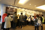 熊本城のパネルには、常時多くの方が集まっていました