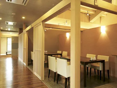 個室風ダイニング
