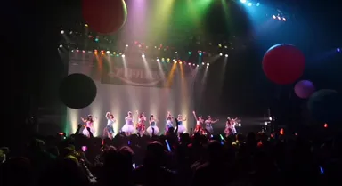 巨大バルーンなど派手な演出も