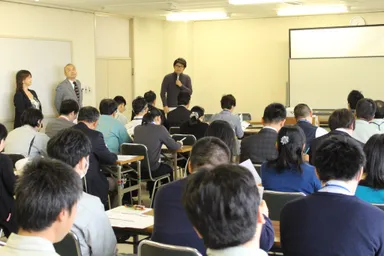 前回の職員研修(2016年12月20日・21日)開催風景1