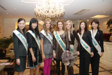 2008ミス達が新宿本店に