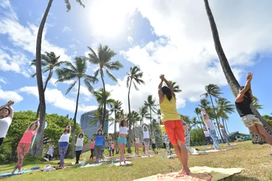 大自然を感じながらパークヨガ