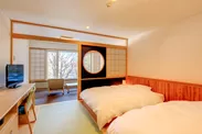 2015年12月にオープンした和洋室にはこだわりの寝具と6帖の広縁を設置