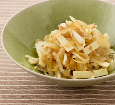 2大血管若返り食材〈玉ねぎ〉と〈チーズ〉を合わせた「干し玉ねぎとゴーダチーズのおかかあえ」