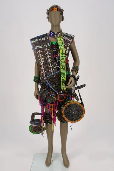 ビーズ製の花嫁衣装(南アフリカ)