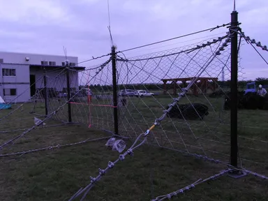 ARCフェンスSタイプ　実験フィールドでの建て込み状況