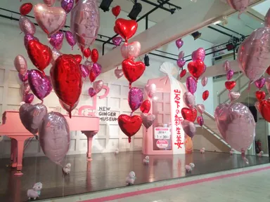 館内のバレンタインデコレーション