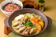 瀬戸内産牡蠣と舞茸の味噌ちゃんこ鍋（半玉うどん入り）八幡屋礒五郎の七味添え