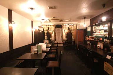 落ち着いた雰囲気の店内