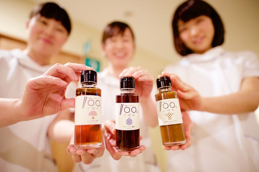 メロンパンがドレッシングで「豚まん」に！？　
病院と老舗醤油醸造元が開発した調味料セットを1月26日発売！