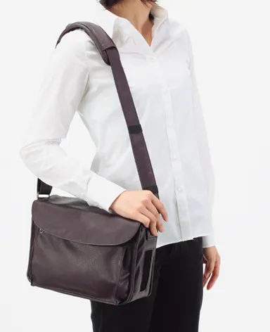 ショルダーバッグタイプ使用イメージ