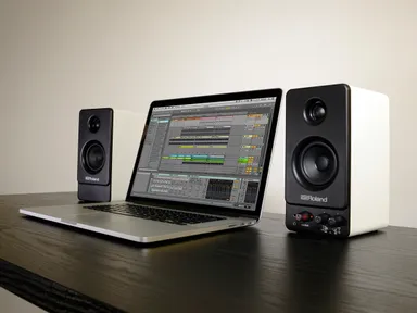 省スペース設計でデスクトップにフィット(写真は『MA-22』)