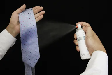 ネクタイへの噴霧法