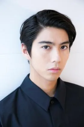 部下役　賀来賢人さん